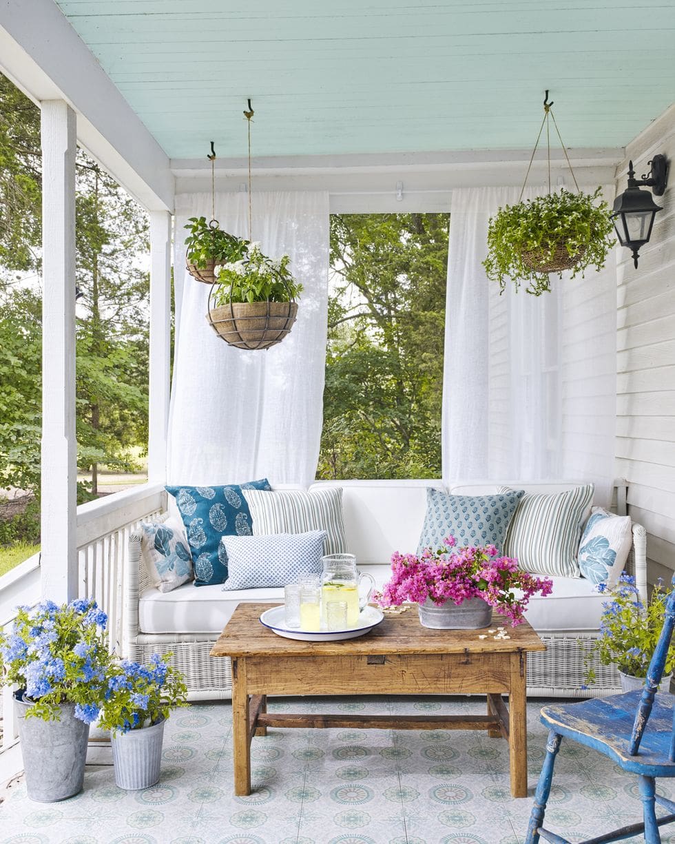 BEST HAINT BLUE PAINT COLORS FOR YOUR PORCH CEILING