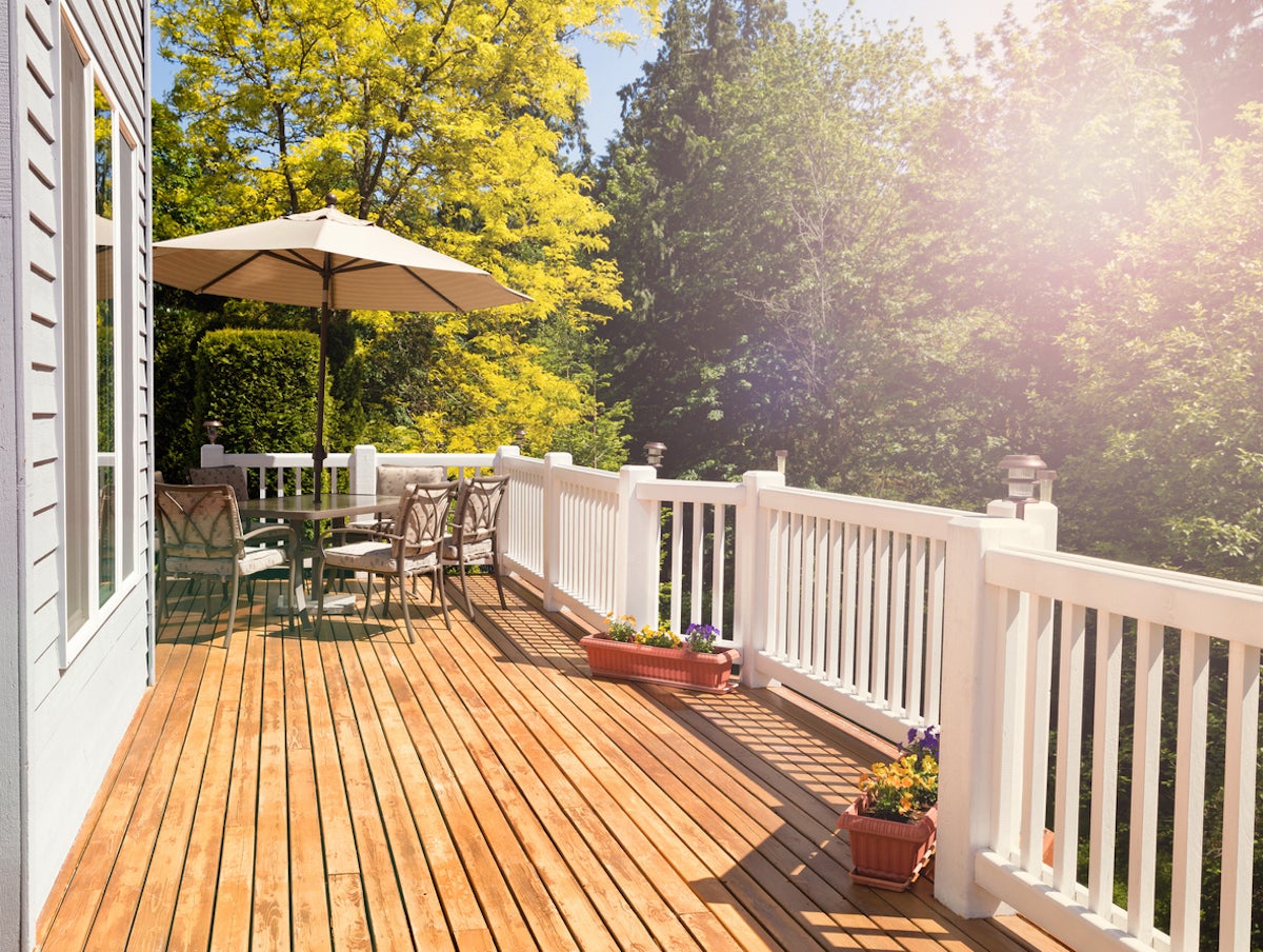 Deck Railing Ideas for a Modern Outdoor Space