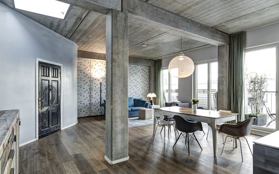 High Ceiling with Exposed Beams